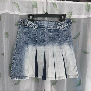 Blue and White Mini Pleated Skirt for Casual Wear